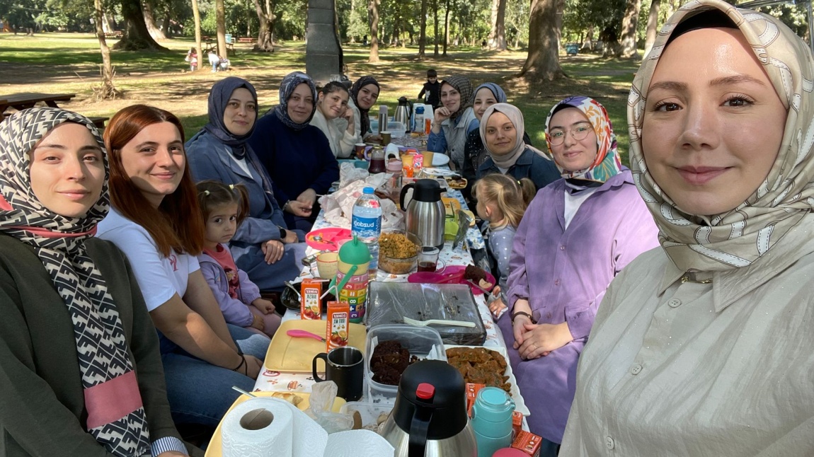Tatlı Çocuklar Sınıfı Anneleriyle Tanışma Pikniğinde 